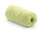 Nahaufnahme einer neuen, ungebrauchten Nölle Profi Brush Fassadenwalze Lammplüsch (Ø 44 mm / Florhöhe 18 mm) von Nölle Profi Brush Bürsten- & Pinseltechnik e.K. mit flauschiger hellgrüner Hülle und grünem Kunststoffkern auf weißem Grund.