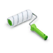 Váleček Nölle Profi Brush Nylon 18 cm, výška vlasu 13 mm od Nölle Profi Brush Bürsten- & Pinseltechnik e.K. je ideální pro profesionální malování. Má bílý plášť s černými pruhy a zelenou rukojeť - na bílém podkladu.