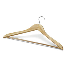 Der Nölle Profi Brush Konfektionsbügel 45 cm aus Holz mit rutschfestem Steg und Metallhaken, ideal zum Aufhängen von Hosen oder Kleidung, ist als 1 Stück vor weißem Hintergrund abgebildet.