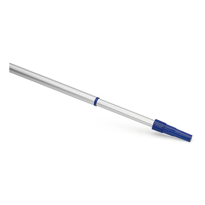 Die Nölle Profi Brush Teleskopstange Aluminium von Nölle Profi Brush Bürsten- & Pinseltechnik e.K. ist mit blauen Kunststoffendstücken ausgestattet und eignet sich hervorragend zur Verlängerung der Reichweite beim Anbringen von Reinigungs- oder Wartungswerkzeugen.