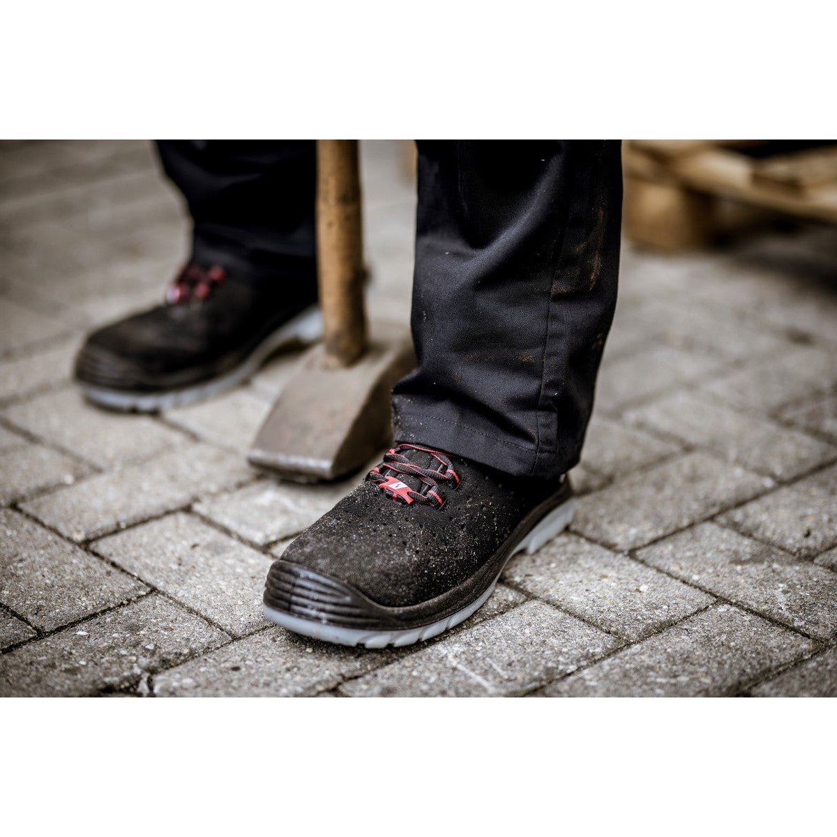 Bezpečnostní obuv NITRAS MICRO STEP MID, S1 P, střední výška, černá