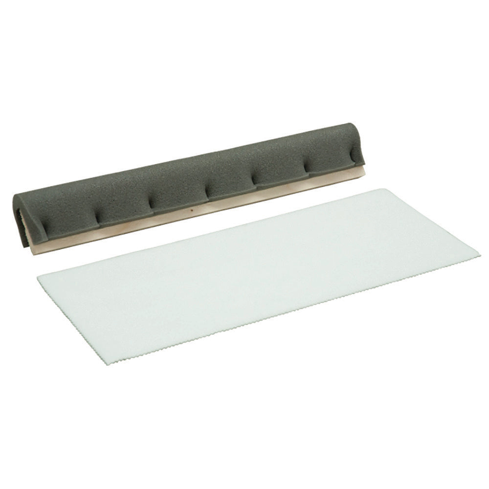 Plüschové natírací utěrky 41 x 18 cm od Diversey Deutschland GmbH & Co. OHG (6 natíracích utěrek + 1 dřevěná natírací houba) jsou ideální pro úpravu citlivých povrchů.