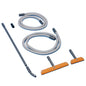 Sada TASKI vertica od Diversey Deutschland GmbH & Co. OHG, čisticí sada pro vertikální skleněné povrchy, obsahuje dvě šedé hadice, kovové trubky, černou trysku a tři podlahové nástavce - ideální pro výsledky bez šmouh.