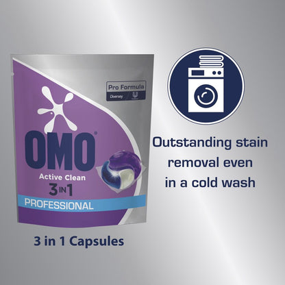 Krabice Omo Professional Active Clean 3in1 kapslí od Diversey Deutschland GmbH & Co. OHG se objeví vedle symbolu pračky s nápisem "Vynikající odstranění skvrn i při praní ve studené vodě s profesionálním pracím prostředkem".