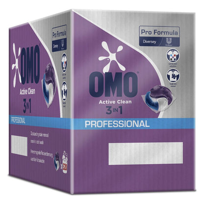 Fialovo-bílá krabice Omo Professional Active Clean 3in1 kapslí od Diversey Deutschland GmbH & Co. OHG, která ukazuje obrázek produktu, loga značky, informace o odstranění skvrn a vícejazyčný text na obalu.