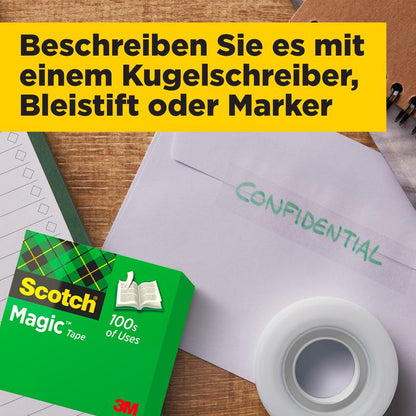 Na dřevěné ploše leží balení neviditelné lepicí pásky Scotch® Magic™ od 3M Deutschland GmbH, balíček 8 rolí (19 mm x 33 m), list papíru a obálka s nápisem "CONFIDENTIAL". Žlutá vlajka nahoře ukazuje německé pokyny.