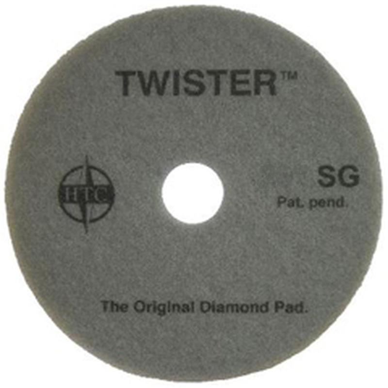 Twister Pad 10000 od Diversey Deutschland GmbH & Co. OHG je kulatý, šedý pad s nápisy "TWISTER SG", "HTC", "Pat. pend." a "The Original Diamond Pad" - ideální pro čištění a leštění tvrdých podlah pro brilantní lesk.