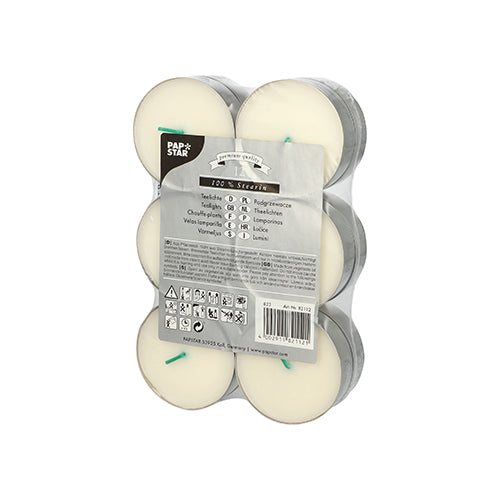 Průhledné, zatavené balení s 12 bílými PAPSTAR maxi čajovými svíčkami (Ø 59 mm, 100% stearin) je opatřeno zelenými knoty, bezpečnostními symboly, informacemi o produktu a nápisem PAPSTAR GmbH, aby byla zdůrazněna dlouhá doba hoření.