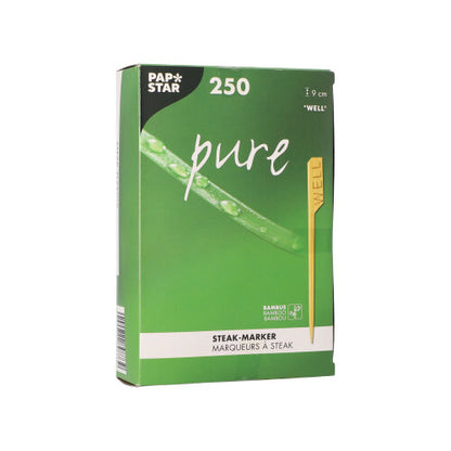 Zelená krabice od PAPSTAR GmbH s nápisem "PAPSTAR 250 steakových značek 9 cm" obsahuje 250 steakových značek z bambusu. Balení zobrazuje značku s nápisem "WELL" a obsahuje anglický a francouzský text – ideální pro kuchyně v restauracích.