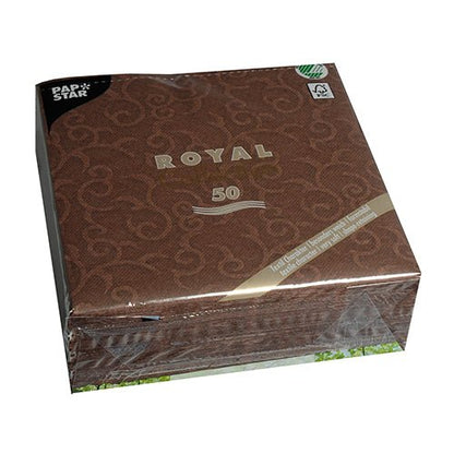 Zapečetěné balení s 50 hnědými PAPSTAR "ROYAL Collection" 1/4-sklad ubrousky ve formátu 40 x 40 cm s vířivým vzorem; na přední straně je napsáno "ROYAL" a v levém horním rohu je zobrazeno logo PAPSTAR GmbH.