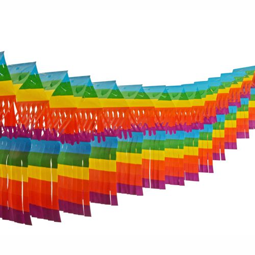 PAPSTAR GmbH velkoprostorový girlandový papír "třásně", s nízkou hořlavostí (10 m x 15 cm) visí v překrývajících se, diagonálních řadách s duhovými pruhy, které před bílým pozadím vytvářejí slavnostní, živý obraz.