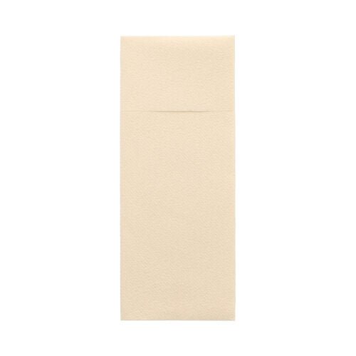 Jedna Starpak 480 kapsa na příbory z Airlaid (40 x 33 cm, se záhybem na příbory) je vidět na bílém pozadí; Viditelná klopa zdůrazňuje umělou prezentaci nahoře.