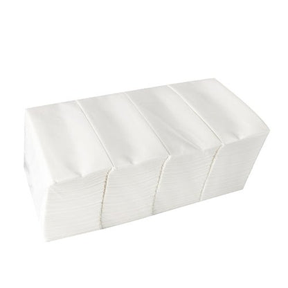 Hromada Starpak 480 kapes na příbory z Airlaid 40 cm x 33 cm se záhybem na příbory zajišťuje hygienickou prezentaci a je úhledně naskládána na bílém pozadí.