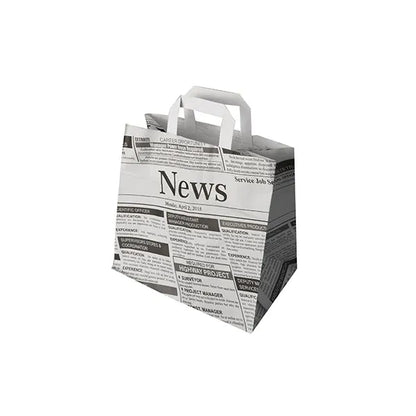 Padesát tašek PAPSTAR GmbH jsou ekologické papírové tašky s uchy, které zobrazují černobílý novinový motiv s titulky a články na bílém pozadí.