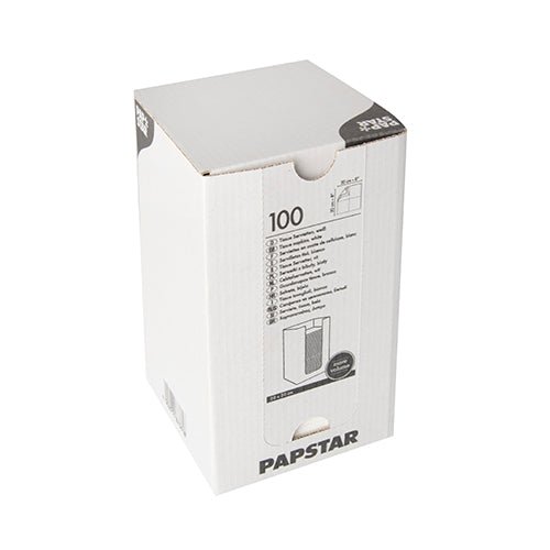 V bílé obdélníkové krabici s nápisem „PAPSTAR“ se nachází 100 dvouvrstvých ubrousků „PUNTO“ (20x20 cm, 1/4 skládání) od PAPSTAR GmbH, s bočním potiskem produktových detailů a obrázkem ubrousku, vyfoceno na bílém pozadí.