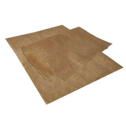 Dva překrývající se PAPSTAR balicí papíry, pergamenová náhrada 35 cm x 25 cm odolná proti mastnotě od PAPSTAR GmbH, leží na bílém podkladu. Zvlněný roh listu zdůrazňuje jeho tenkou, poloprůhlednou, mastnotě odolnou texturu.