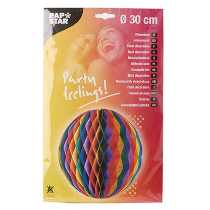 Na obalu od PAPSTAR GmbH se nachází barevná 30 cm velká koule z voštinového papíru odolná proti vznícení s textem „Party pocit!“ a dvěma smějícími se lidmi a vícejazyčnými překlady.