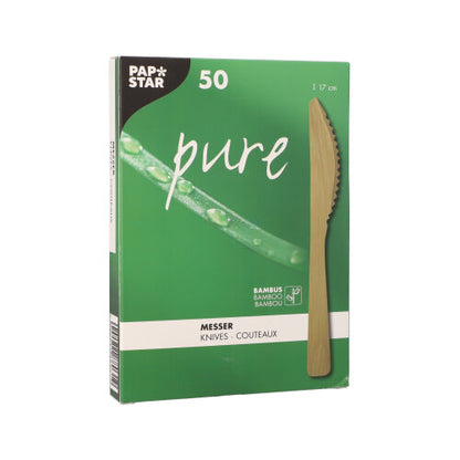 Zelená krabička bambusového nože PAPSTAR „pure“ (17 cm, 50 kusů) od PAPSTAR GmbH ukazuje bambusový nůž s rukojetí. Vícejazyčné balení ho propaguje jako ekologické a stabilní - perfektní ekologický příbor.