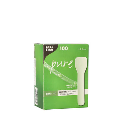 Bílá krabice s nápisem "PAPSTAR papírová lžička na zmrzlinu pure" od společnosti PAPSTAR GmbH obsahuje 100 ekologických lžiček na zmrzlinu z papíru o velikosti 9,5 cm, jejichž balení zdůrazňuje biologickou rozložitelnost a zobrazuje obrázek bílé lžičky.