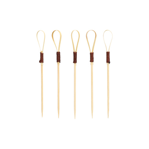 Čtyřicet PAPSTAR Fingerfood Picker 10 cm "Loop" Cocktail Picks od PAPSTAR GmbH, ideální pro občerstvení a fingerfood, se vyznačují jedinečným designem smyčky s tmavě hnědými omotanými úseky, které jsou vzpřímeně uspořádány před jednoduchým bílým pozadím.