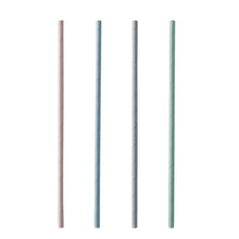 Vier gerade PAPSTAR GmbH-Papierstrohhalme (21 cm, Ø 6 mm) sind senkrecht vor weißem Hintergrund angeordnet. Die farbenfrohen PAPSTAR Trinkhalme gibt es in hellrosa, blau, grau und grün.