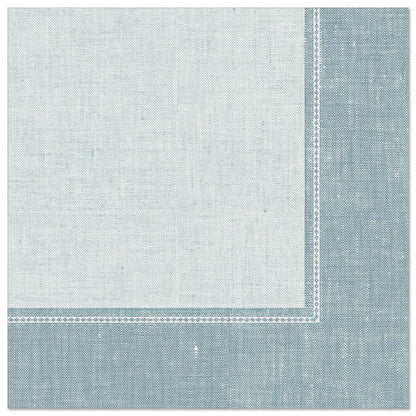 Detailní záběr na PAPSTAR 50 ubrousků "ROYAL Collection" 1/4-skládání 40 x 40 cm modrá od PAPSTAR GmbH, které ukazují tmavě modrou barvu s tmavším okrajem a viditelnými švy, zobrazené na jednoduchém bílém pozadí.
