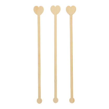 Tři PAPSTAR 100 míchadel na nápoje, bambus „pure“ od PAPSTAR GmbH jsou vertikálně uspořádány na bílém pozadí a demonstrují svou ekologickou a biologicky odbouratelnou vlastnost.