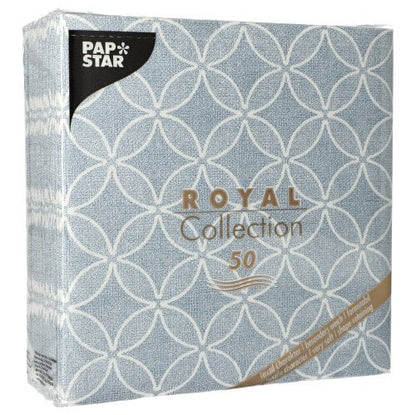 Čtvercové balení PAPSTAR GmbH 50 ubrousků "ROYAL Collection" 1/4-skládání, 40 x 40 cm, v modré barvě, ukazuje světle modro-bílý geometrický vzor s produktovými informacemi a potiskem "ROYAL Collection 50" na přední straně.