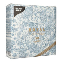 Balení s 50 PAPSTAR Royal Collection ubrousků (40 x 40 cm, modrá, 1/4-skládání) od PAPSTAR GmbH. S luxusním designem, ideální pro elegantní příležitosti.