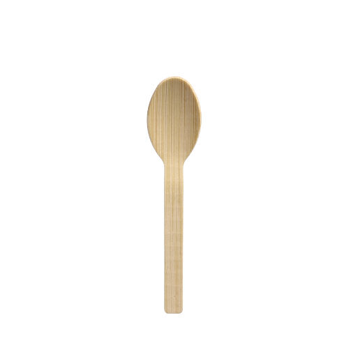 Jediná PAPSTAR kávová lžička z bambusu "pure", 11 cm, s oblou miskou a plochou rukojetí stojí uprostřed na bílém pozadí a ukazuje svůj ekologický design; Balení: Skládací krabička s 50 kusy, od PAPSTAR GmbH.