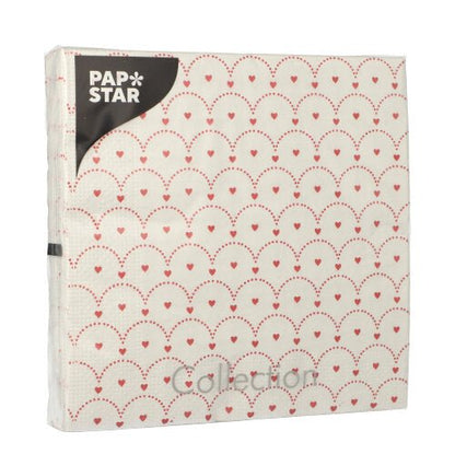 Balení 20 ubrousků PAPSTAR GmbH, 33 x 33 cm, 3vrstvé s designovou sadou 4. S opakujícím se červeným srdcem a tečkovaným půlkruhovým vzorem. Logo PAPSTAR se objevuje vlevo nahoře na obalu.