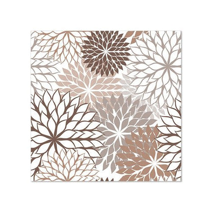 Ubrousky PAPSTAR (20 ks, 25 cm x 25 cm, 3vrstvé, 1/4 skládání) od společnosti PAPSTAR GmbH mají geometrický design s překrývajícími se květinovými tvary v hnědé, světle hnědé, béžové a bílé barvě, uspořádané v symetrickém vzoru.