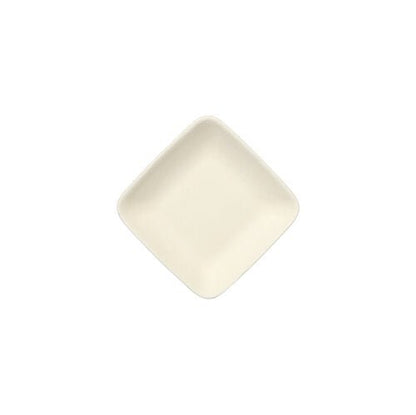 Talíř z cukrové třtiny PAPSTAR 50 fingerfoodů „pure“ bílý od PAPSTAR GmbH je čtvercový, off-white a je zobrazen na bílém pozadí s rohy směrem nahoru, dolů, vlevo a vpravo.