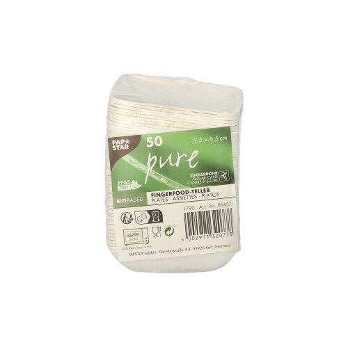 Balené balení s 50 PAPSTAR „pure“ fingerfood talíři z cukrové třtiny (6,5 x 6,5 cm), biologicky odbouratelný, bílý. Zeleno-bílé etikety PAPSTAR GmbH zobrazují detaily produktu a ekologické symboly.