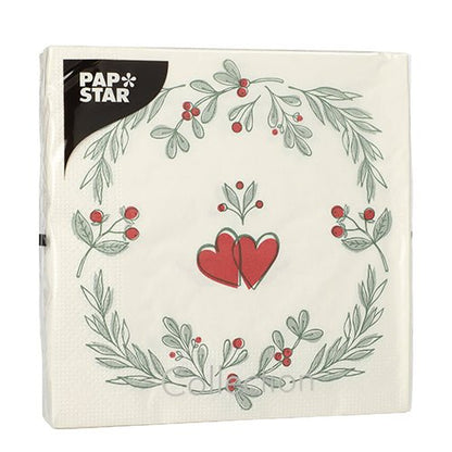 PAPSTAR 20 ubrousků, 33x33 cm, 3-vrstvé od PAPSTAR GmbH (designová sada 6) ukazuje bílý ubrousek se zeleným listovým a červeným bobulovým věncem, červenými srdci uprostřed a černým "PAP STAR" štítkem nahoře vlevo.
