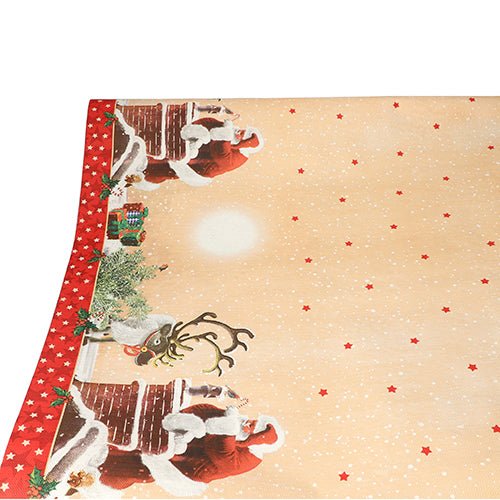 Ubrus (papír, 3 m x 1,2 m) od PAPSTAR GmbH má vánoční design se Santou, soby, komíny na okraji a béžovým pozadím s červenými hvězdami a sněžením – perfektní pro elegantní slavnostní dekoraci.