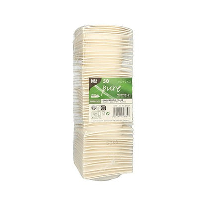 Balení 50 PAPSTAR fingerfood talířů z cukrové třtiny „pure“ bílý od PAPSTAR GmbH je zabaleno v plastu; Zeleno-bílá etiketa informuje o produktu a upozorňuje na biologickou odbouratelnost.