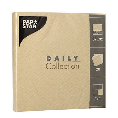 Béžový balíček s 20 ubrousky od PAPSTAR GmbH „DAILY Collection“ v 1/4-skládání, 32x32 cm – perfektní pro stylovou stolní dekoraci. Detaily produktu jsou přehledně vytištěny na obalu.