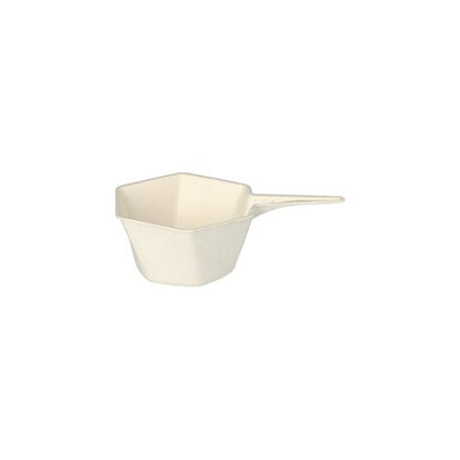 Bílá, šestihranná miska na finger food z ekologické cukrové třtiny od PAPSTAR GmbH, prezentována na jednoduchém bílém pozadí. Produkt: PAPSTAR 50 misek na finger food z cukrové třtiny "pure" bílá "Hexagon".