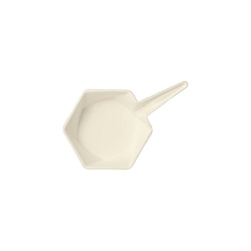 PAPSTAR 50 misek na finger food z bílé cukrové třtiny v hexagonálním tvaru značky PAPSTAR GmbH leží uprostřed jednoduchého bílého pozadí.