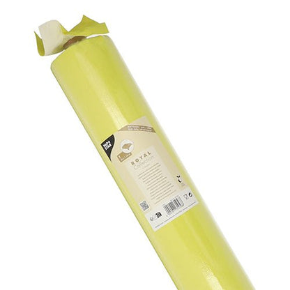 Role PAPSTAR ubrusu, látkový vzhled, PV-Tissue Mix „ROYAL Collection“ (20 m x 1,18 m) od společnosti PAPSTAR GmbH s béžovou etiketou s detaily produktu a čárovými kódy; částečně rozvinutá pro prezentaci.