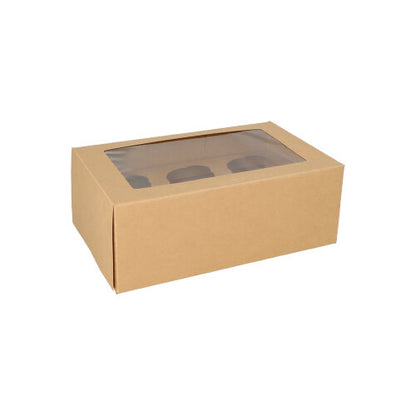 Krabice na 25 cupcaků PAPSTAR (čtvercová, 10 cm) od PAPSTAR GmbH je z hnědého kartonu, je biologicky rozložitelná a má na horní straně průhledné PLA okénko. Krabice stojí na bílém pozadí.