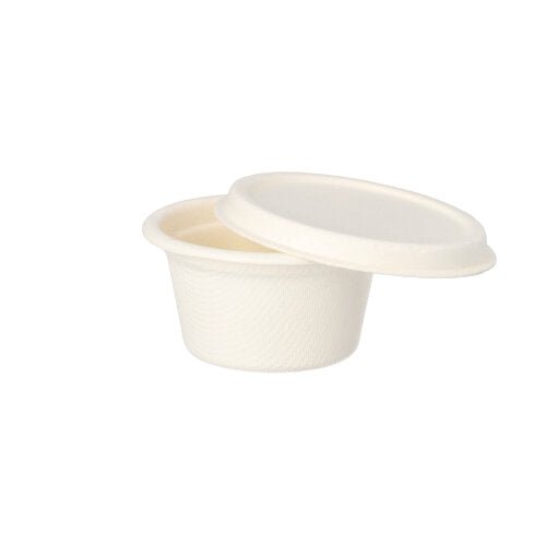 Zobrazen je malý, kulatý, bílý PAPSTAR jednorázový kontejner na dresink z cukrové třtiny (6 cm, 50 kusů) od PAPSTAR GmbH s odpovídajícím víkem na jednoduchém bílém pozadí.