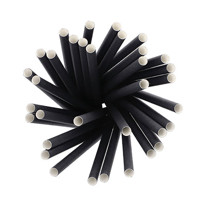 Pohled shora na kruhově uspořádané PAPSTAR 100 Shake-slámek papír Ø 10 mm · 21 cm od PAPSTAR GmbH – biologicky rozložitelné černé papírové slámky s bílým vnitřkem, ideální pro ekologicky uvědomělé hostitele a udržitelný požitek ze shake.