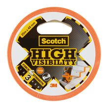 Eine Packung Scotch® High Visibility Klebeband, orange, 25 m x 48 mm (6 STK./PACKUNG) der 3M Deutschland GmbH zeigt das Band im Einsatz auf einer Treppe, mit FORCE STRENGTH 3 und dem 3M-Logo deutlich auf der Verpackung.