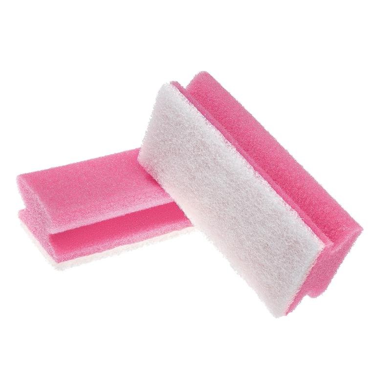 Scotch-Brite® Bath Griffschwamm XXL od 3M Deutschland GmbH leží na bílém pozadí; jeden naplocho, druhý opřený - růžový s bílou drhnoucí plochou, ideální pro čištění koupelny. Balení obsahuje 1 kus.