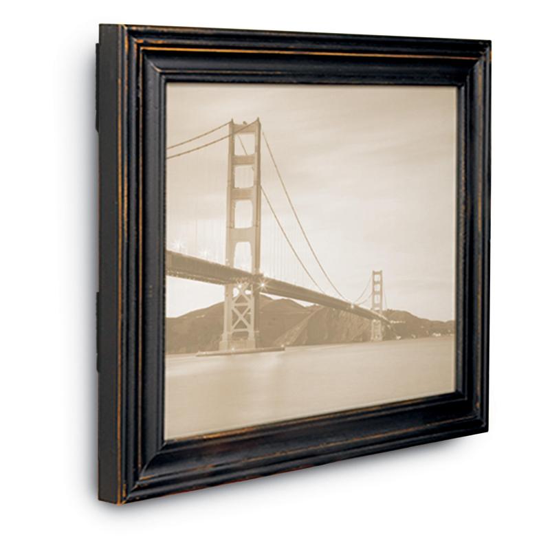 Tato černobílá fotografie Golden Gate Bridge s rámem může být bez poškození namontována pomocí velkých černých Command™ montážních proužků na obrazy 17206BLK od společnosti 3M Deutschland GmbH a snadno odstraněna pomocí dodaných černých suchých zipů.