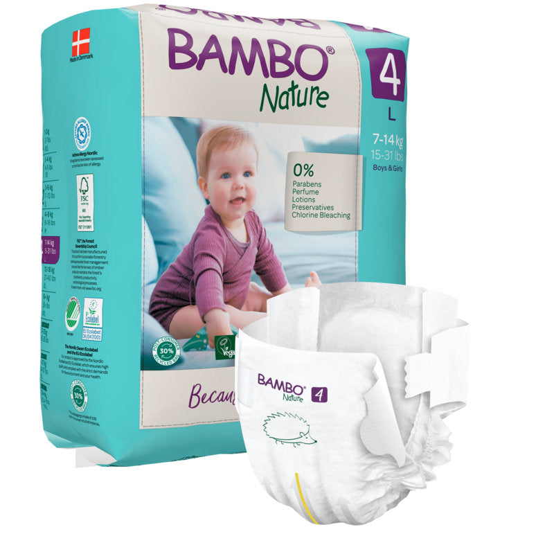 Eine Packung Abena Re-Seller GmbH Bambo Nature Windeln (Größe 4) ist mit einem Baby auf der Verpackung abgebildet. Daneben liegt eine einzelne weiße Windel mit dem Bambo Nature-Logo, grünem Igel und babyfreundlichem Design.