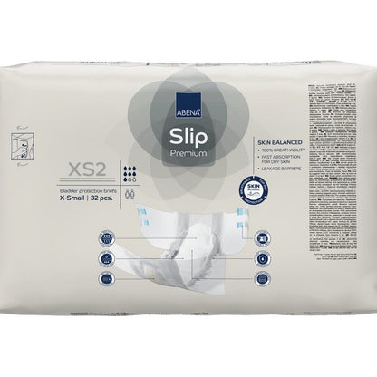 Zapečetěné balení ABENA Slip Premium od Abena Re-Seller GmbH, velikost X-Small, obsahuje 32 slipů. Na přední straně jsou vyobrazeny hlavní vlastnosti a diagram, což je činí ideálními pro efektivní inkontinenční péči.