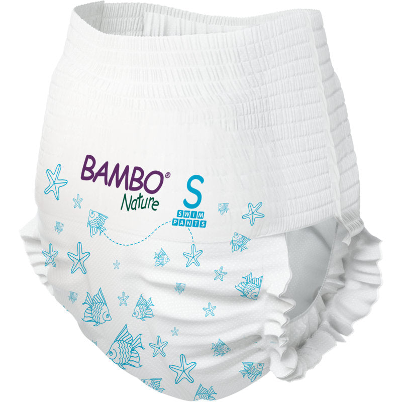 Plenky na plavání Bambo Nature, vel. S, 7-12 kg (balení po 12 kusech) od společnosti Abena Re-Seller GmbH jsou bílé plavky s modrými motivy ryb a hvězdice, s elastickým pasem a lemy nohavic. Ideální pro děti.